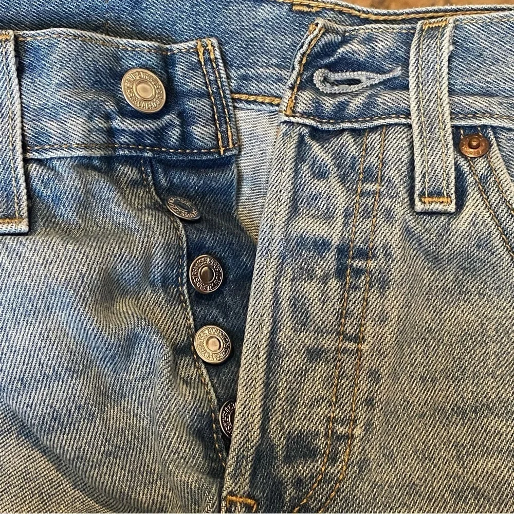 LEVI’S 501 Blue Buttoned Fly Raw Hem Jean Shorts Size 24
